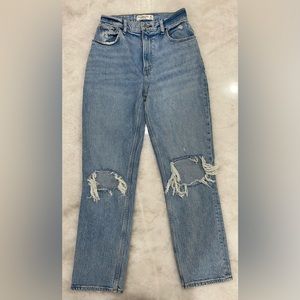 Abercombie & Fitch Curve Love Ultra High Rise 90s
Straight Jean